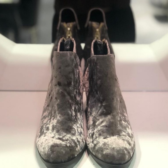 Grey Velvet bootie - Picture 2 of 4
